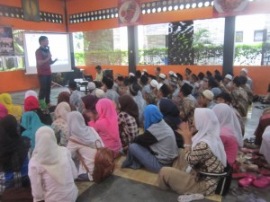 Sore hari di Garden Cafe, hangat oleh nasihat Kak Angga.